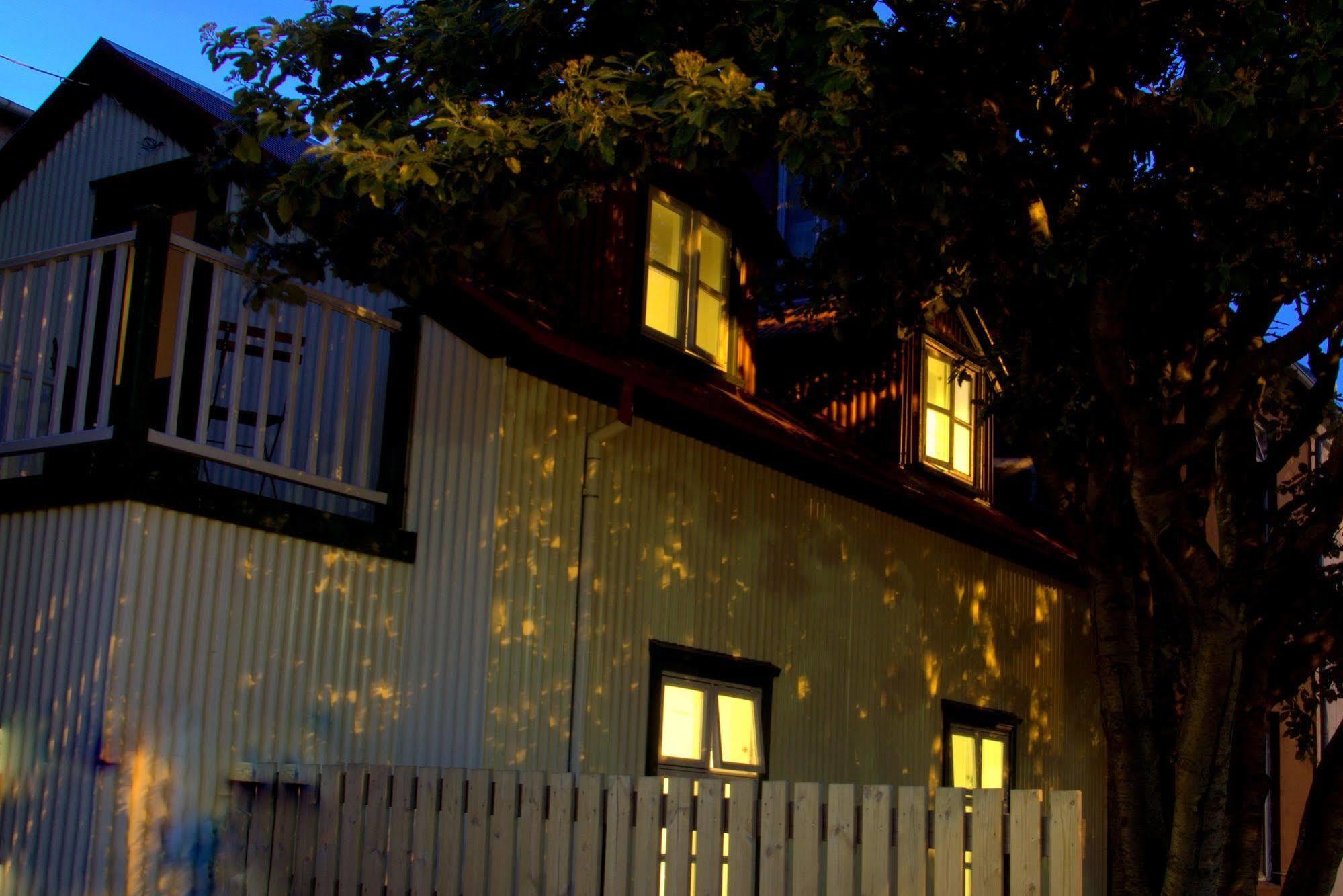 Grettir Guesthouse Reykjavík Esterno foto